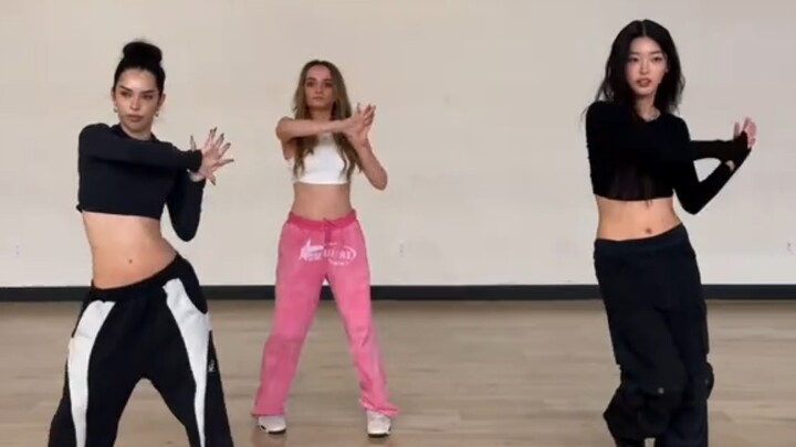 katseye | Teaching the renowned dance instructor Gabriela