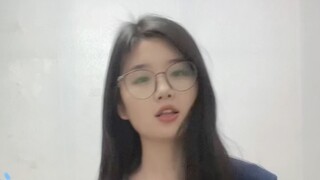 Female programmer goes crazy. I heard that female college students like to dance this. Haha.