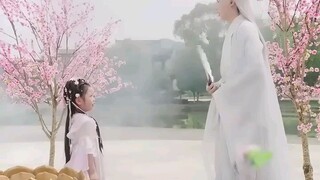A genius girl travel to ancient time and become a royal favorite.