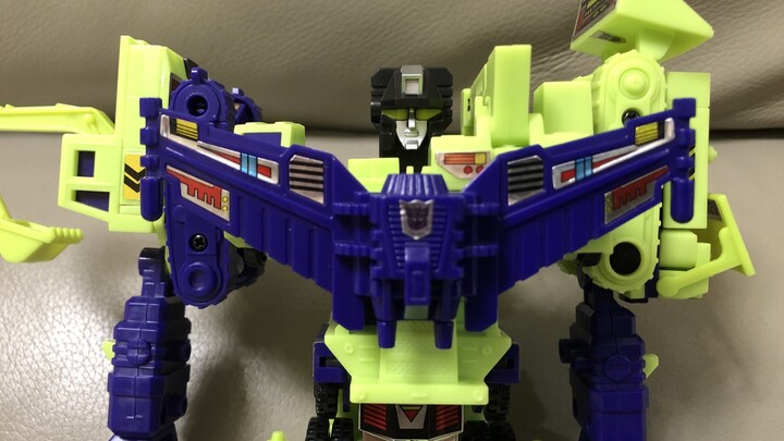 True childhood memories! Walmart shares G1 Hercules Digger Team Transformers toys