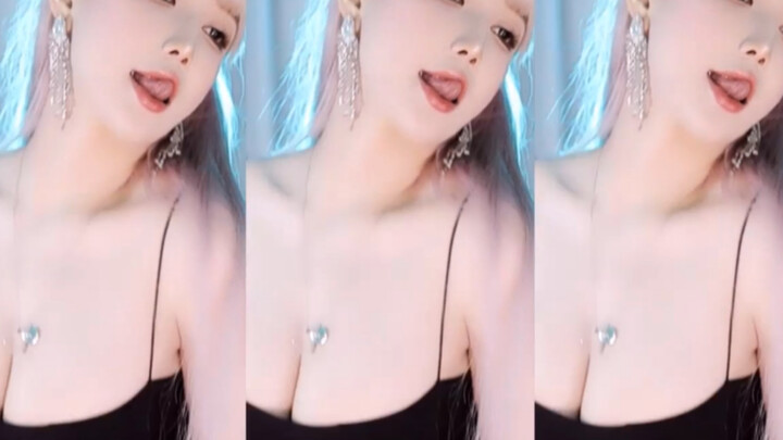 Mina drives the train "Party Train" sexy black suspender miniskirt skin