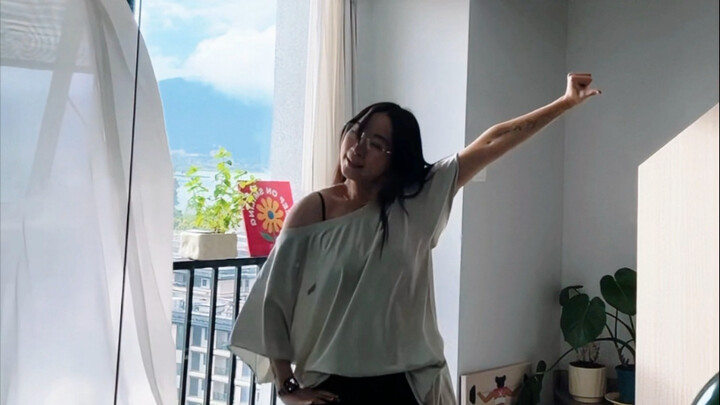 Only dancers understand how valuable this practice spot is—good stuff!