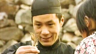 男人看小女孩踢的毛毽，竟是价值不菲的古董，于是便使了一个心眼