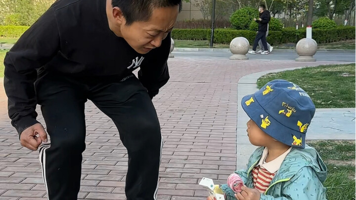 Cú đá này làm mất hết tiền rồi!