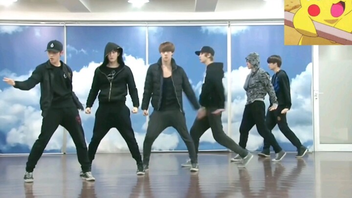 نسخة التدريب المباشرة للمجموعة الفرعية "History" EXO-K، غير مطبوعة.