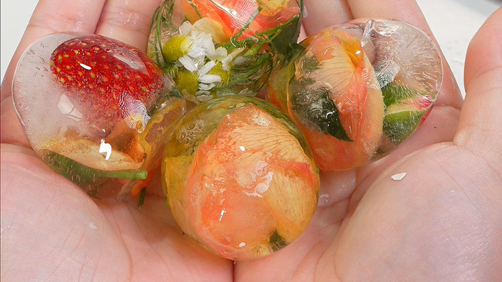 Mùa hè phải chơi đồ lạnh thôi! Hái hoa lá cỏ cây, làm trứng đá bất ngờ – vừa mát mẻ, vừa vui lại còn