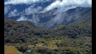 #菲律宾旅游 美丽的风景布拉克山-这是伊加洛人的土地，还有一条美丽的公路从这里一直开到联合省。慢慢来，在一些小棚子里停下来，光顾当地的铺子，了解当地的印加文化，你会听到那些臭名