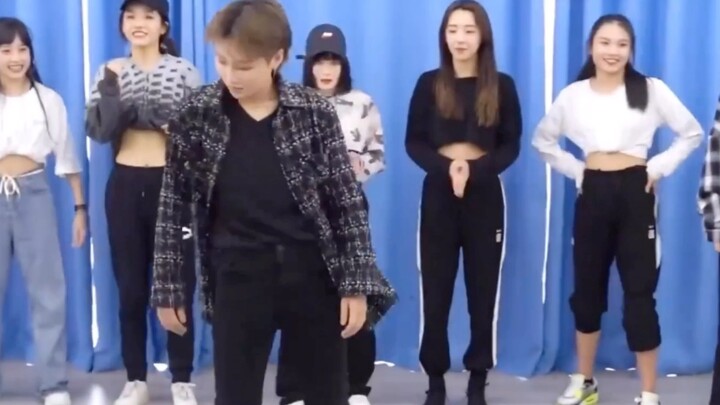 Liu Yuxin's solo performance from Youth With You