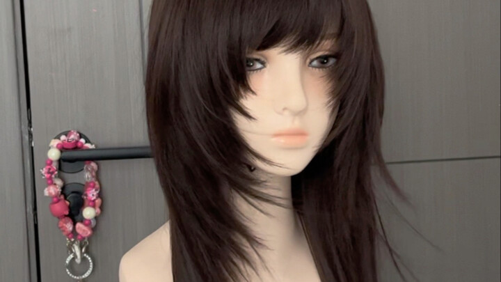 A no-maintenance cosplay look with naturally flowing hair in the breeze—bringing manga to life...