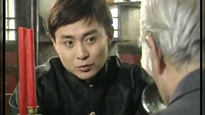 教授看不懂拓片内容，便出高价买下回去研究，竟不知是个烧饼印的