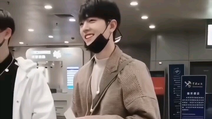 เซียวจ้านพูดว่า: "ฉันควรทำอย่างไรถ้ากล่องของฉันหายไป" เขากินบิสกิตเสียก่อน
