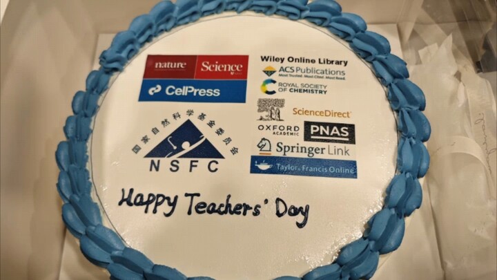 Nowadays, even when students give Teacher's Day gifts, they can't help but mention Teacher Ji—watchi