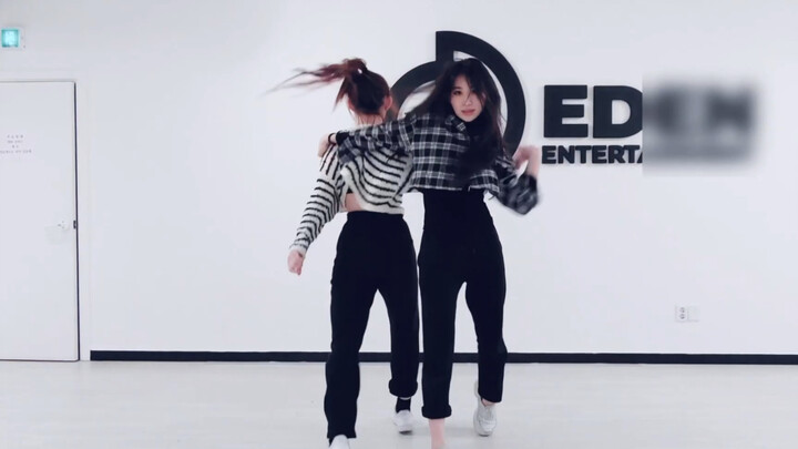 【อีแชยอน || สตูดิโอซ้อม】ความเข้าใจกันของพี่น้องแท้ๆ ชัดเจนสุดๆ! เวอร์ชันซ้อมเพลง ＜Rain On Me＞ (ท่าเต