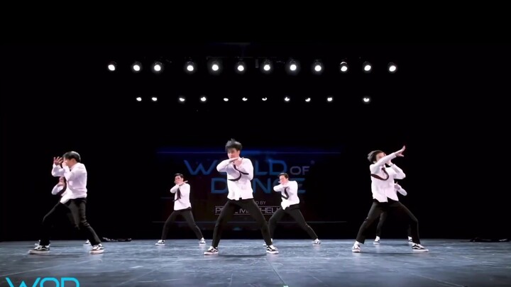 A 15-year-old brother dancing in a suit?! Precious footage from the international dance competition 