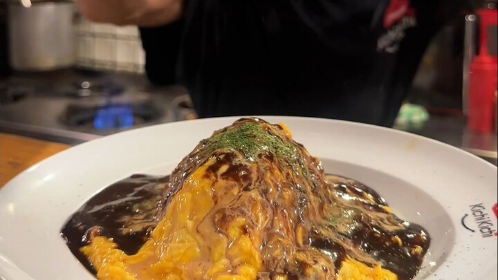 Help! This is definitely the smoothest omelet rice I’ve ever seen!