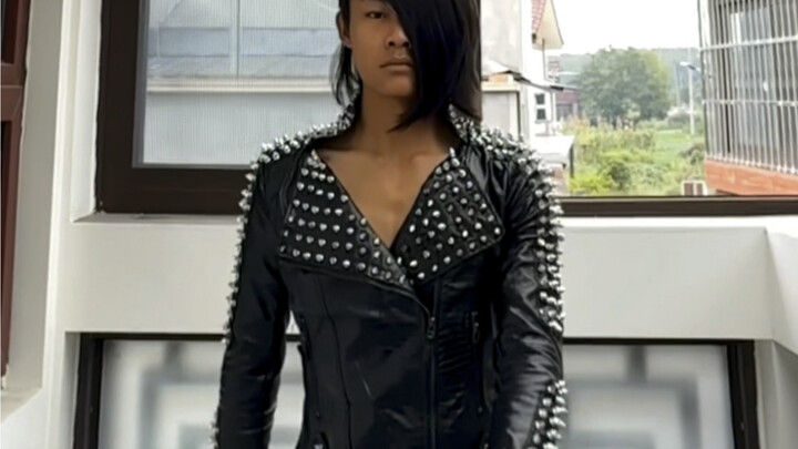 الجلد الجديد: الوردة الشائكة