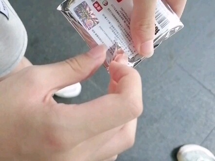 《关于我那圈外人朋友的烫门手能烫穿地球》