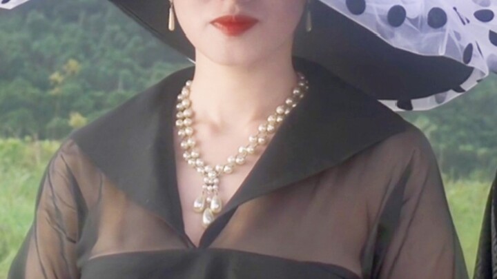 Trời ạ, làng giải trí chẳng có ai thay thế được! Mấy chục năm rồi, chỉ có cô ấy mới xứng đáng được g