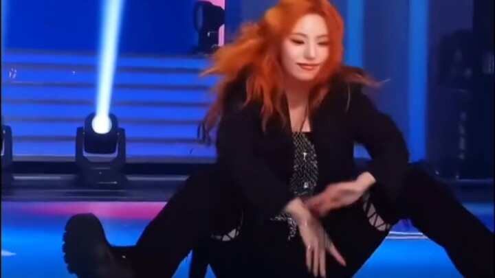 Rei yang cuma iseng melompat saat lewat~