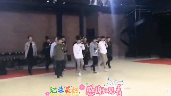 Sangat mirip dengan perjalanan awalnya: perlahan-lahan naik dari sudut yang tak menonjol hingga mend