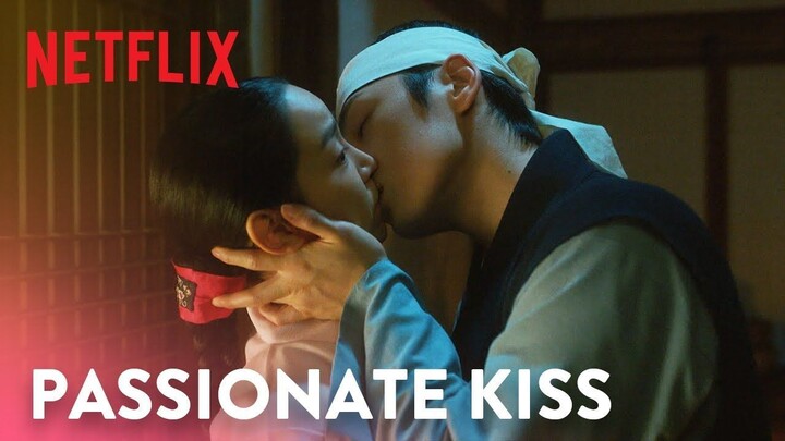 😘Shin Hae-sun and Kim Jung-hyun surprise everyone with their passionate kiss😘| Mr.Queen Ep 9 [ENG]