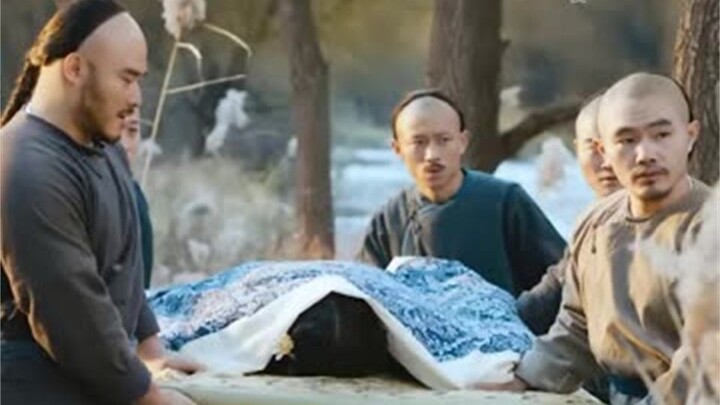 A grown-up girl was carried by six people, and Liu Luoguo saw that something was wrong at first glan