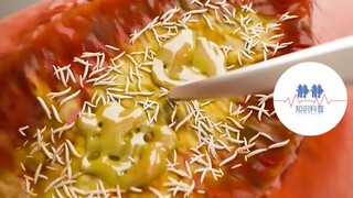 Using maggots to treat wounds