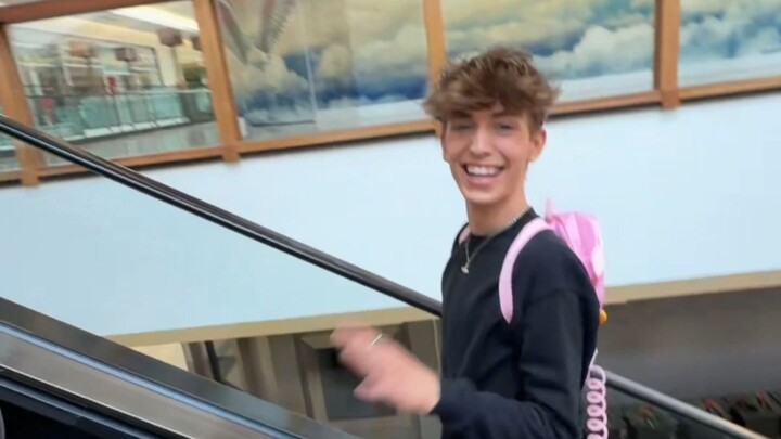 Cẩm nang chống lạc dành cho bạn trai của cặp đôi trai trắng