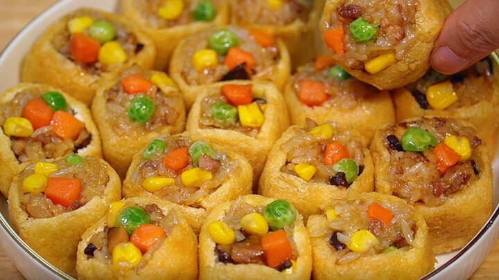 This is the best way to enjoy glutinous rice: stuff it into fried tofu puffs. Once cooked, it’s even