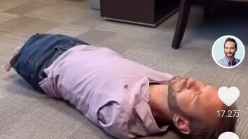 Maksudku di dahi kamu.