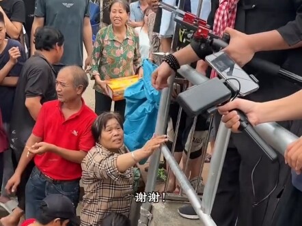 Sis will remember this moment for a long time, won’t she?