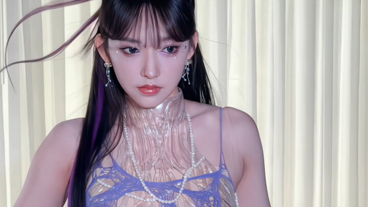 Hari ini Cheng Xiao tampak sangat cantik, kondisinya benar-benar… luar biasa