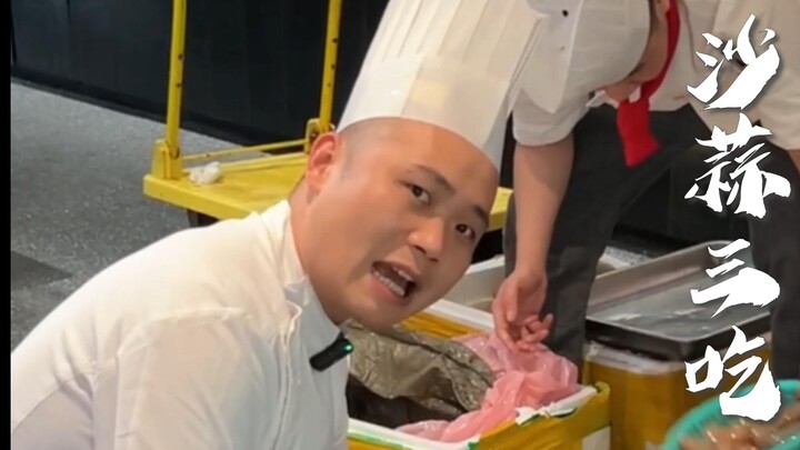 Sau bão, giá sá sùng giảm mạnh, nên cửa hàng đã gom ngay 300 cân, nhưng số lượng đó cũng chỉ đủ dùng