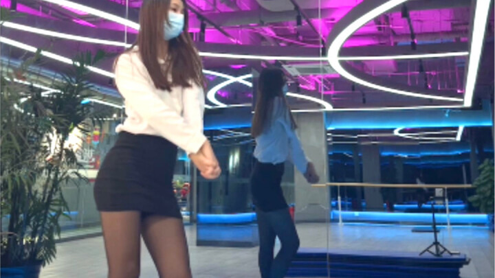 Would a short skirt look good with high heels?