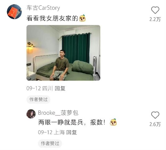Sprei hijau semakin dilihat malah terlihat merah hahaha