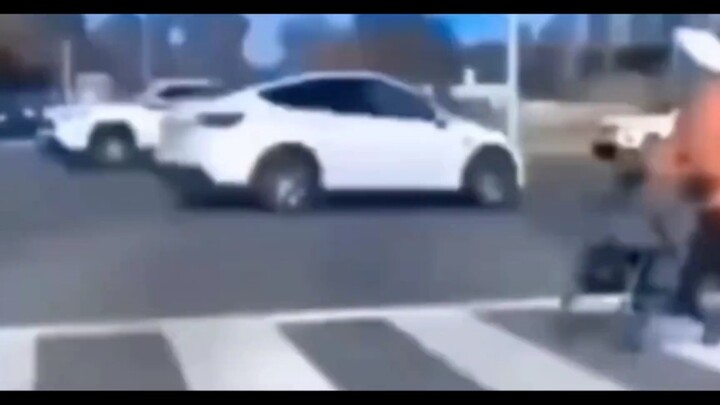 This thing is awesome—it even lets you watch elimination replays!