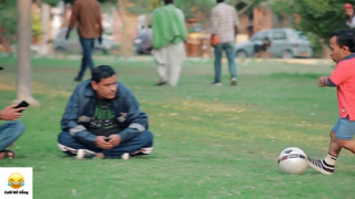 Dọa Sút người Lạ !! #Prank