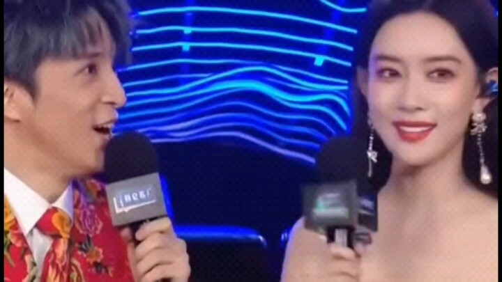 “Bạn bắt” “Tôi không bắt được” hahaha, Mạnh Tử Nghĩa là mỹ nữ ngốc nghếch sao, vừa xinh lại vừa đáng