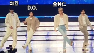 [Park Chanyeol, Do Kyungsoo] Rover Challenge, tôi cười chết mất, hai người đang nhảy theo điệu nhạc 
