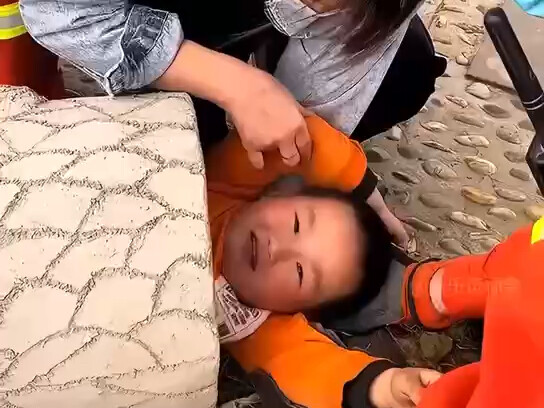 ฮ่าๆๆ! ฉากกู้ภัยที่ทำให้พนักงานดับเพลิงถึงกับพูดไม่ออกเลย!