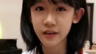 Lu Yi's daughter, Bei'er, covers Rosé's "GONE"! Digging up footage of Bei'er playing guitar and sing