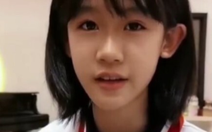 Lu Yi's daughter, Bei'er, covers Rosé's "GONE"! Digging up footage of Bei'er playing guitar and sing