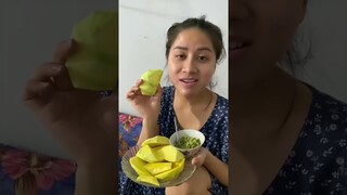 AI MÀ CẦM CỰ NỔI CHỜI! Tín Nguyễn mukbang xoài chấm muối ớt lá chanh