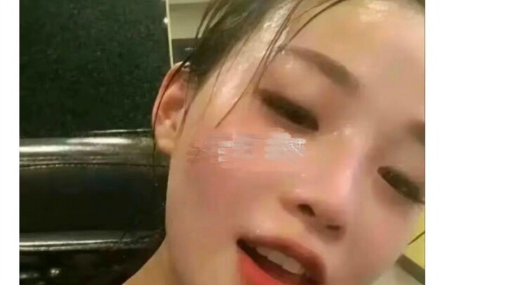 【沙雕评论】女朋友出去半小时，发这个照片什么意思啊？
