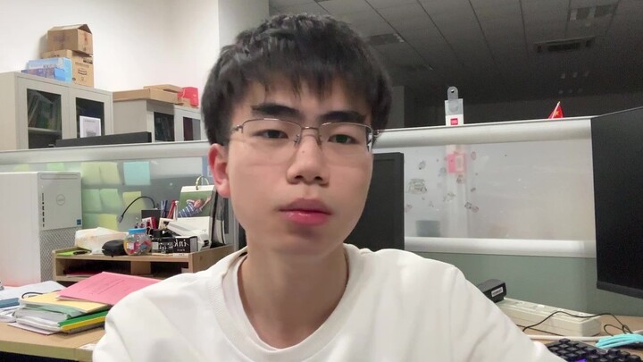 I, a researcher, am still at my workstation at 3 a.m.