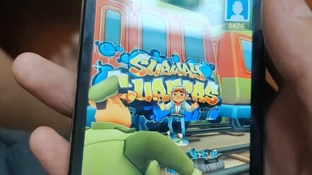 十年前的老手机上面居然有地铁跑酷的第一个版本