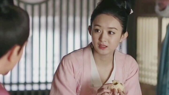 Cố Nhị Gia: Sao em yêu anh mà không ghen tí nào vậy? Em chỉ muốn anh chiều chuộng, cưng nựng em thôi