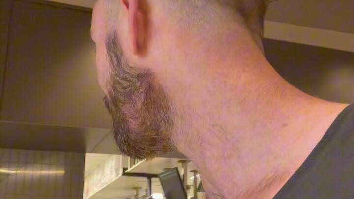 Giờ thì người nước ngoài biết nước nóng là miễn phí.