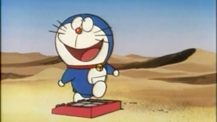 Doraemon's early painting style was really cute, with droopy eyes and a round face.