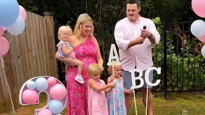 Tiết lộ giới tính của các em bé sinh đa thai